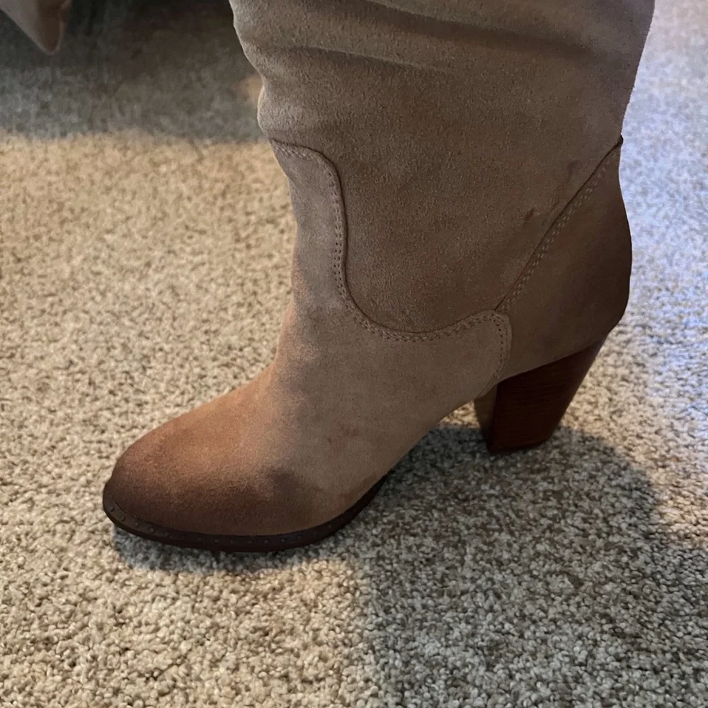 Boots - Tan Suede Splendid boots. Size 7 1/2. Like New. True to size. - Picture 9 of 16